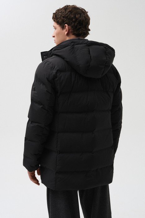 пуховик с капюшоном от бренда снежная королева вид слева