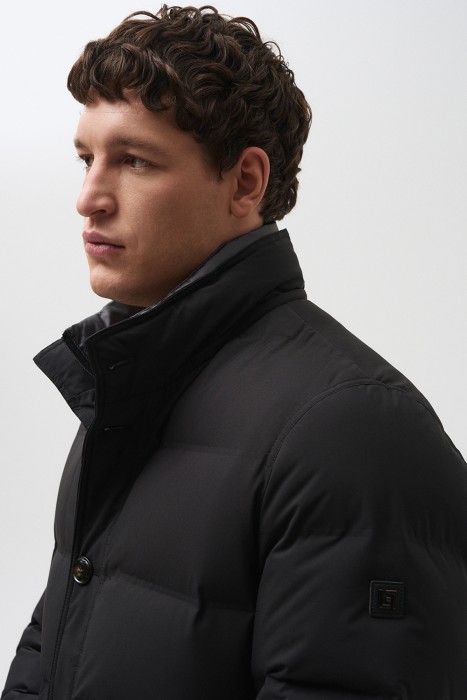 пуховик с капюшоном по цене 9080 руб вид справа