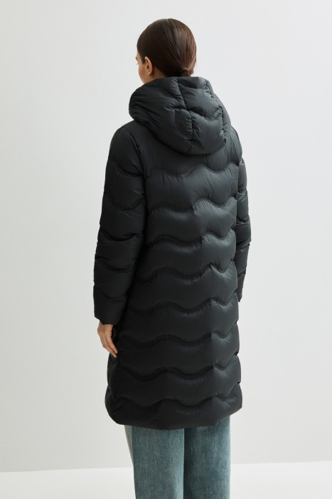 пуховик с капюшоном по цене 10600 руб вид справа