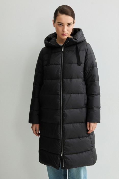 пуховик с капюшоном от бренда снежная королева вид слева