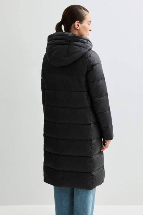 пуховик с капюшоном по цене 7980 руб вид справа