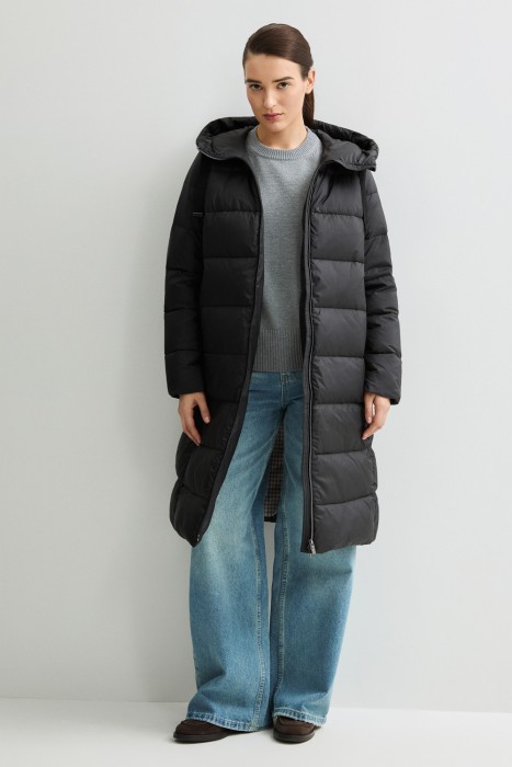 пуховик с капюшоном из россии вид сбоку