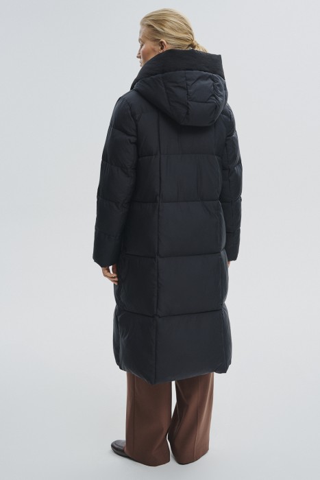 пуховик с капюшоном по цене 3470 руб вид справа