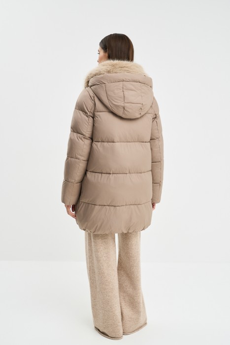 пуховик с капюшоном по цене 9940 руб вид справа