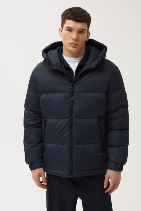 пуховик с капюшоном от бренда снежная королева вид слева