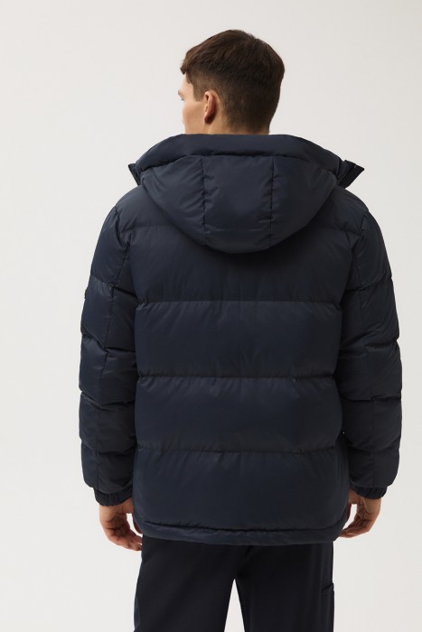 пуховик с капюшоном по цене 11240 руб вид справа