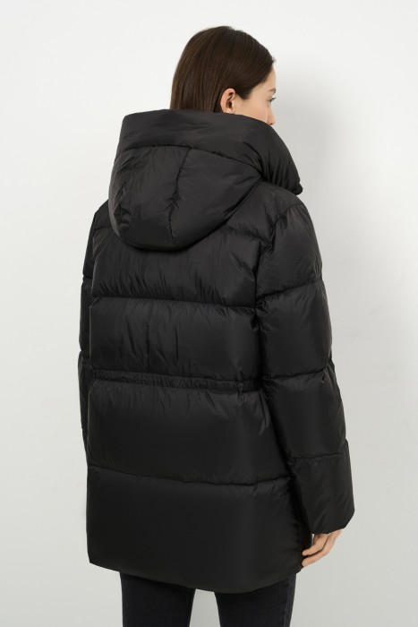 пуховик с капюшоном по цене 7660 руб вид справа