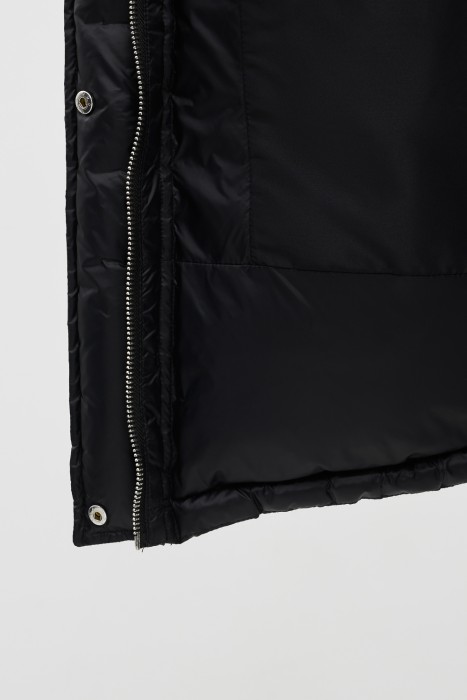 пуховик с капюшоном из россии вид сбоку