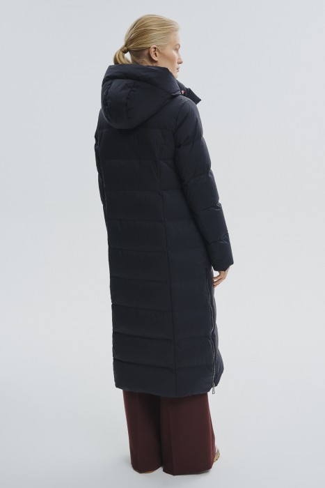 пуховик с капюшоном по цене 28550 руб вид справа