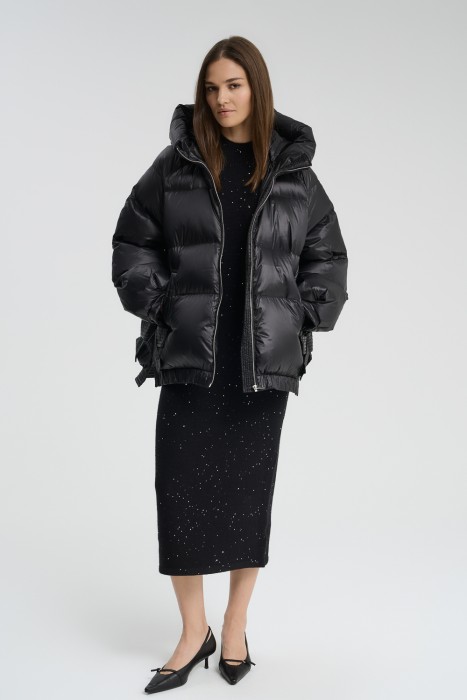 пуховик с капюшоном из россии вид сбоку