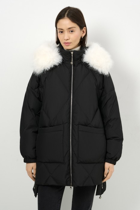 пуховик с капюшоном от бренда снежная королева вид слева