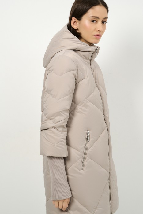 пуховик с капюшоном по цене 3250 руб вид справа