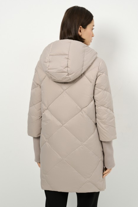 пуховик с капюшоном из россии вид сбоку