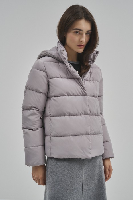 пуховик с капюшоном от бренда снежная королева вид слева