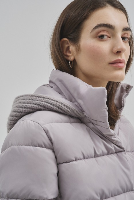 пуховик с капюшоном из россии вид сбоку