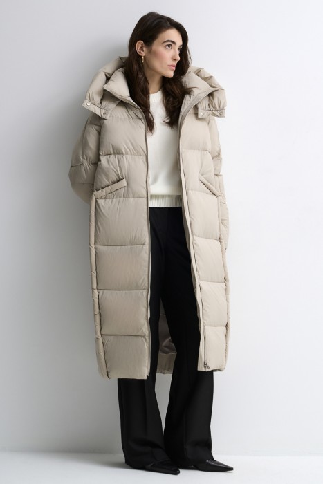 пуховик с капюшоном из россии вид сбоку