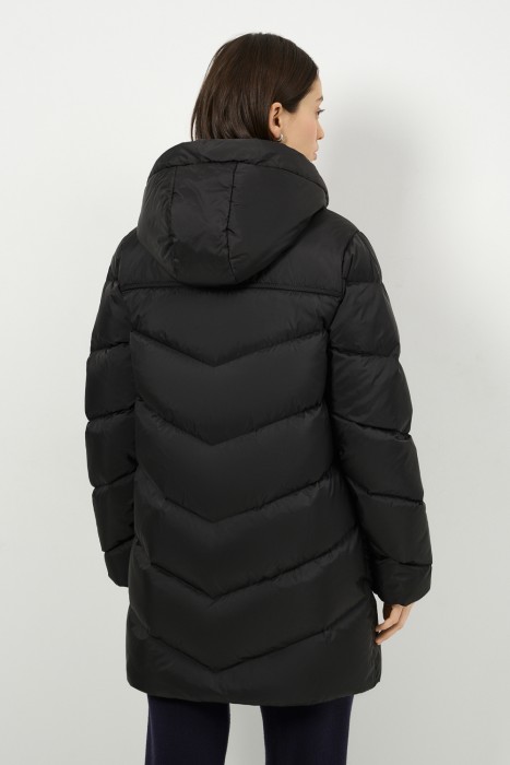 пуховик с капюшоном по цене 3380 руб вид справа