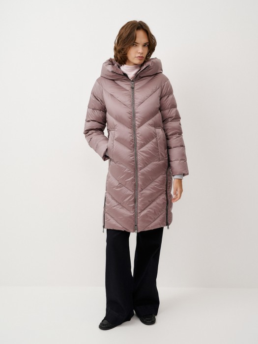пуховик с капюшоном от бренда снежная королева вид слева