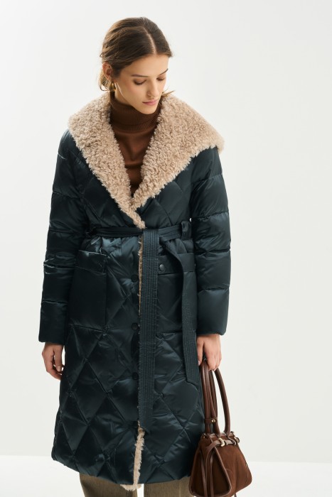 пуховик с меховой отделкой от бренда снежная королева вид слева