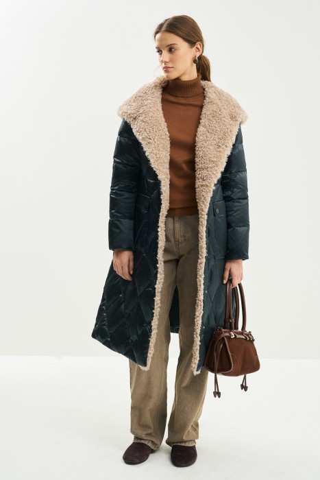 пуховик с меховой отделкой из россии вид сбоку