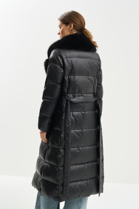 пуховик с меховой отделкой по цене 12390 руб вид справа