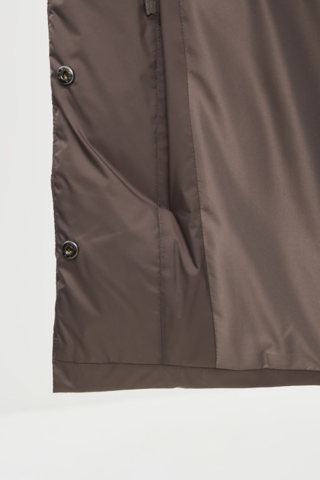 пуховик с меховой отделкой из россии вид сбоку