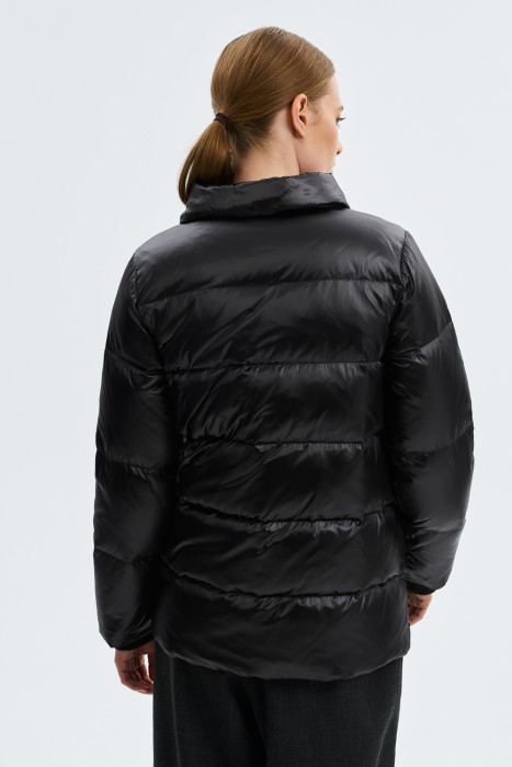 пуховик с меховой отделкой по цене 8960 руб вид справа