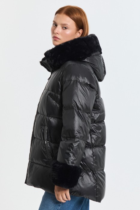 пуховик с меховой отделкой из россии вид сбоку