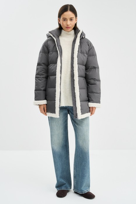 пуховик с меховой отделкой от бренда снежная королева вид слева