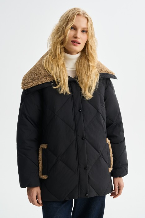 пуховик с меховой отделкой от бренда снежная королева вид слева