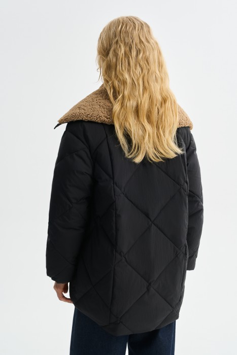 пуховик с меховой отделкой по цене 10190 руб вид справа