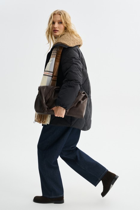 пуховик с меховой отделкой из россии вид сбоку