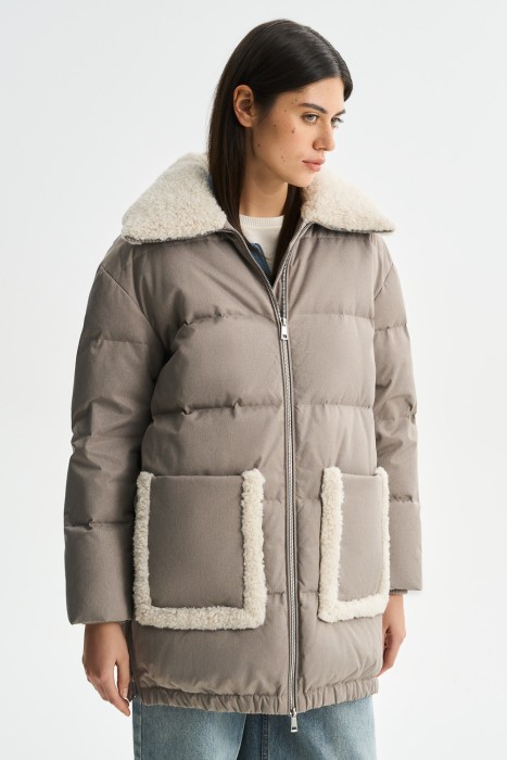 пуховик с меховой отделкой от бренда снежная королева вид слева