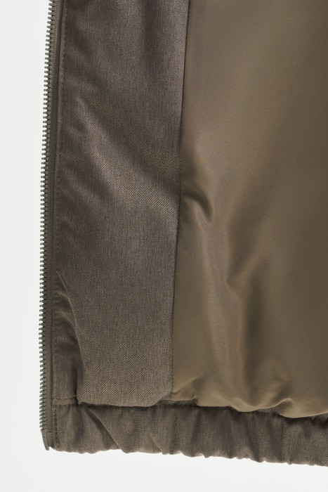 пуховик с меховой отделкой из россии вид сбоку