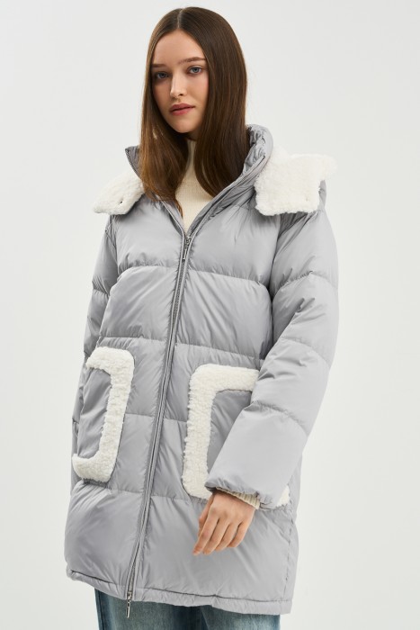пуховик с меховой отделкой от бренда снежная королева вид слева