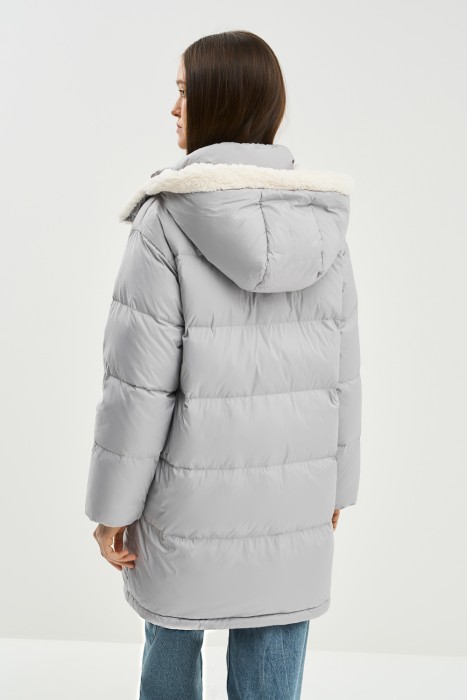 пуховик с меховой отделкой по цене 4150 руб вид справа