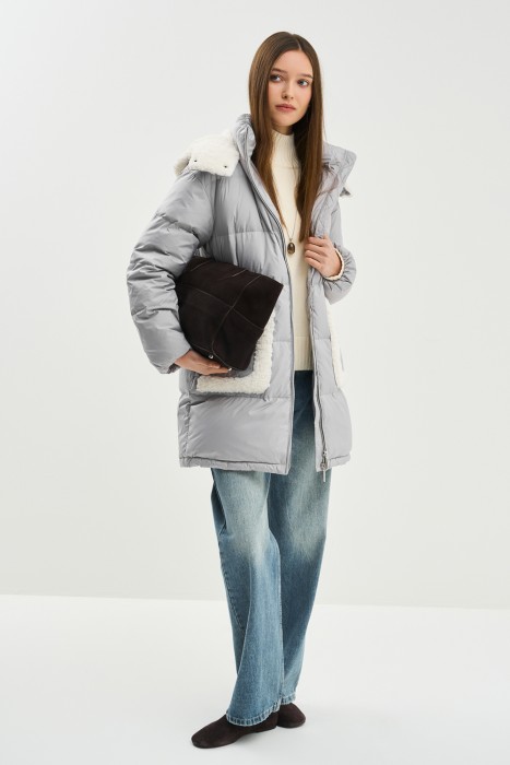 пуховик с меховой отделкой из россии вид сбоку