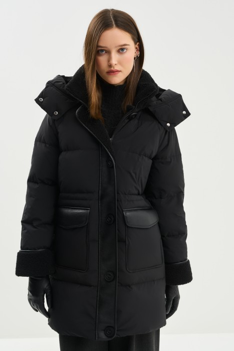 пуховик с меховой отделкой от бренда снежная королева вид слева