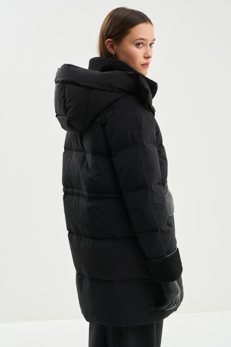 пуховик с меховой отделкой по цене 6600 руб вид справа