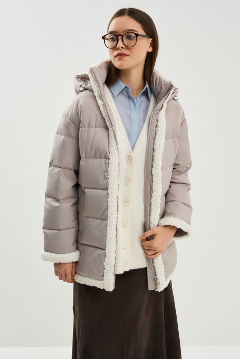 пуховик с меховой отделкой от бренда снежная королева вид слева