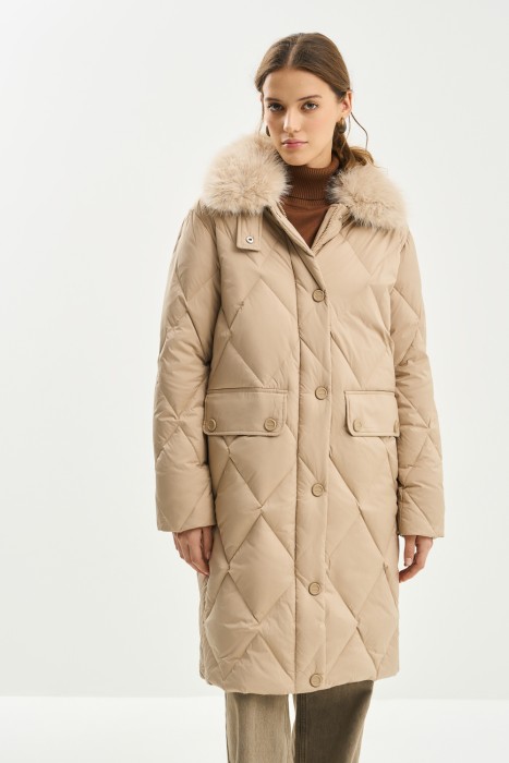 пуховик с меховой отделкой от бренда снежная королева вид слева