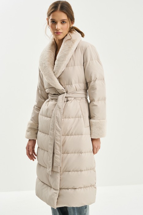 пуховик с меховой отделкой от бренда снежная королева вид слева