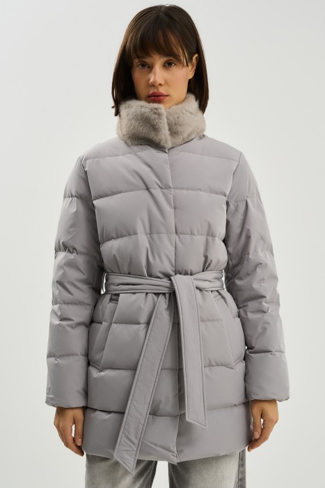 пуховик с меховой отделкой от бренда снежная королева вид слева