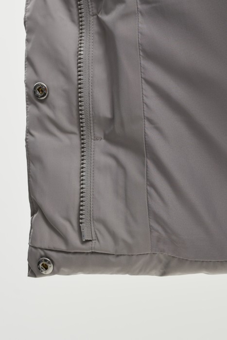 пуховик с меховой отделкой из россии вид сбоку