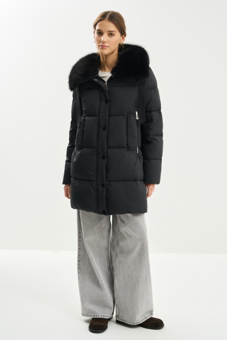 пуховик с меховой отделкой от бренда снежная королева вид слева