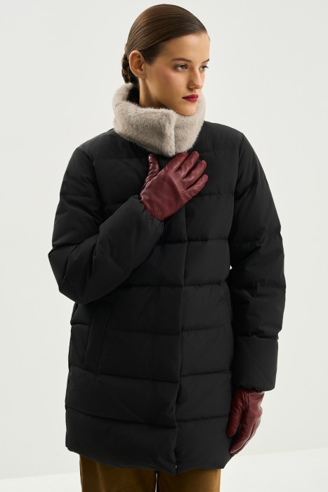 пуховик с меховой отделкой от бренда снежная королева вид слева