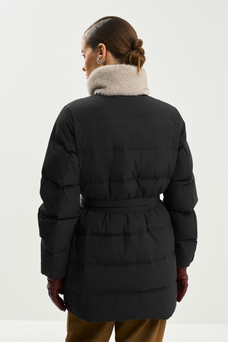 пуховик с меховой отделкой по цене 10190 руб вид справа