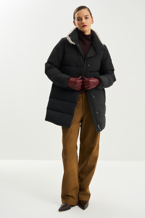 пуховик с меховой отделкой из россии вид сбоку