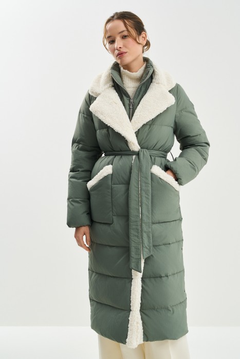 пуховик с меховой отделкой от бренда снежная королева вид слева