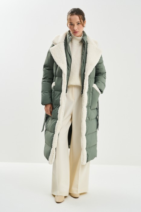 пуховик с меховой отделкой из россии вид сбоку